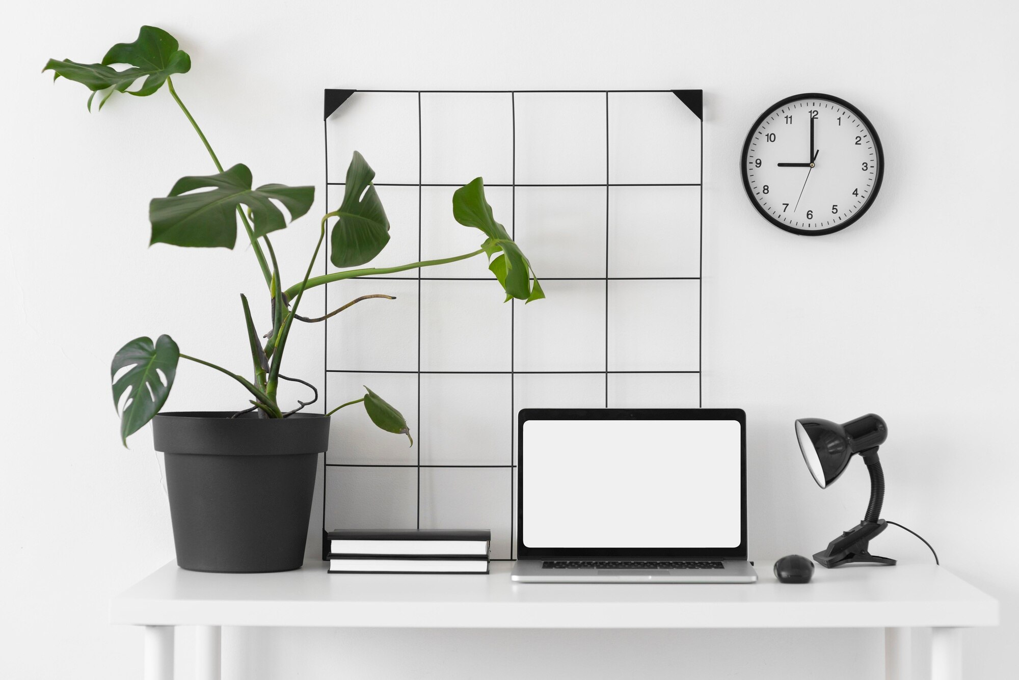 Espacio de trabajo minimalista y ordenado